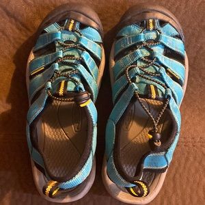 Beautiful Teal keen Sandals